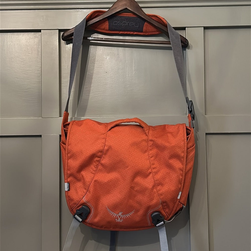 OSPREY Vibrant Orange Travel Bag